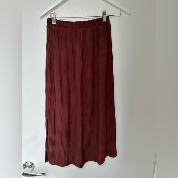 Wilfred Dresses & Skirts - Wilfred / Aritzia pleated midi skirt in deep red/burgundy/wine color—XS